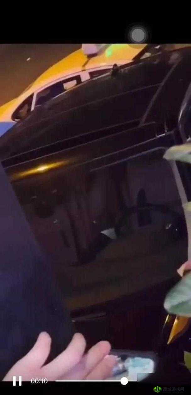 :公车上被猛烈进出,现场画面令人咋舌