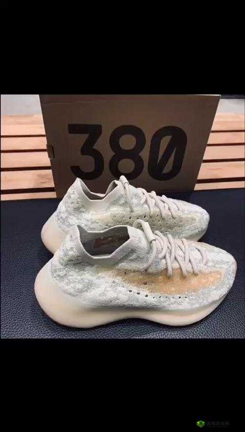 YEEZY380 蜜桃粉和白色:独特魅力时尚鞋款引领潮流新方向